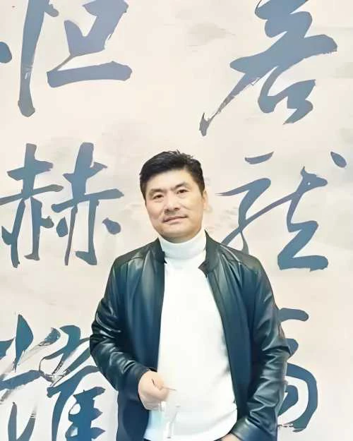 李路平老师的照片，单击鼠标查看大图！
